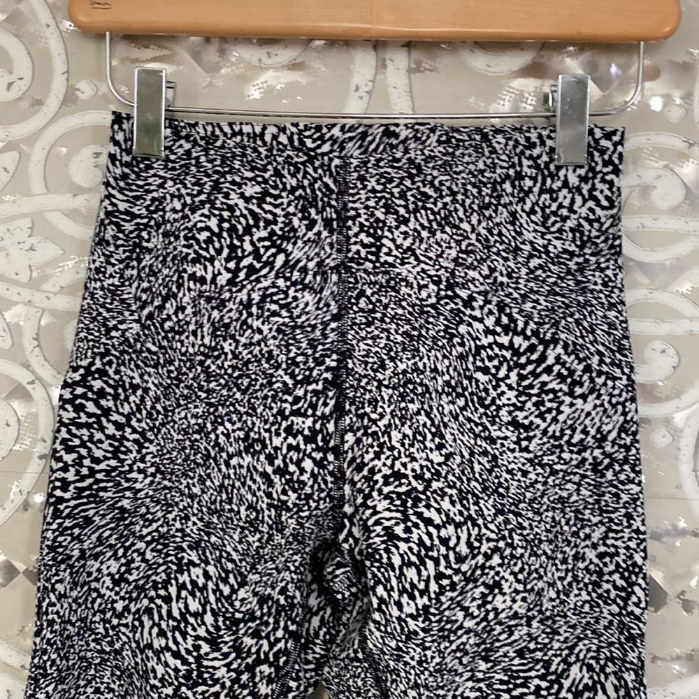 lululemon athletica Black and White Patterned Leggings - Picture 4 of 9